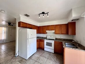 1270 Jeronimo Dr in Naples, FL - Building Photo - Building Photo