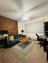 102 W 3rd St, Unit 1 Apartamentos