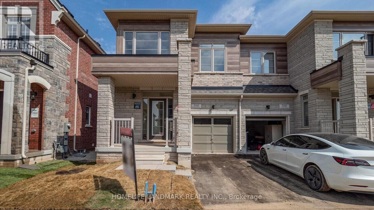 3183 Crystal Dr in Oakville, ON - Building Photo
