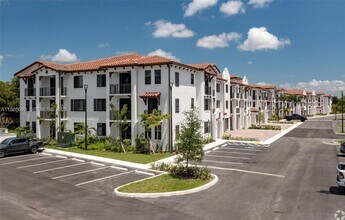 8894 NW 44th St in Sunrise, FL - Building Photo - Building Photo