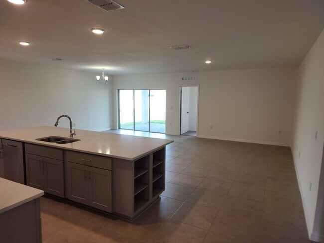 1166 Oak Bluff Dr in Davenport, FL - Building Photo - Building Photo