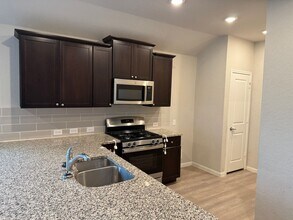 6746 Hibiscus Falls in San Antonio, TX - Building Photo - Building Photo