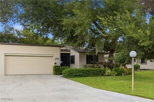 5829 Wild Fig Ln in Ft. Myers, FL - Building Photo