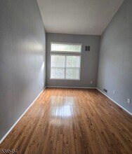 452 Tournament Dr in Union, NJ - Building Photo - Building Photo