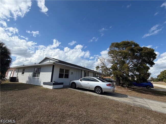 1212 SE 2nd Pl in Cape Coral, FL - Building Photo - Building Photo