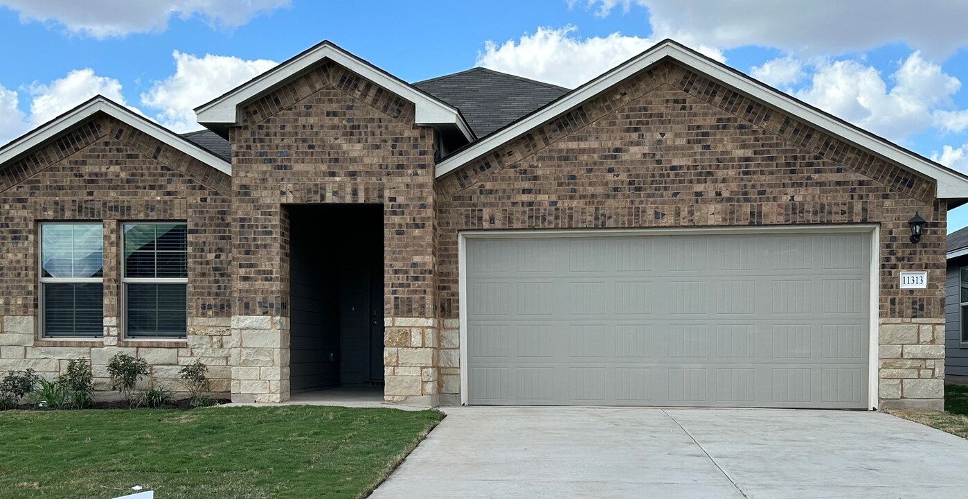 11313 Pallas St in Lorena, TX - Building Photo