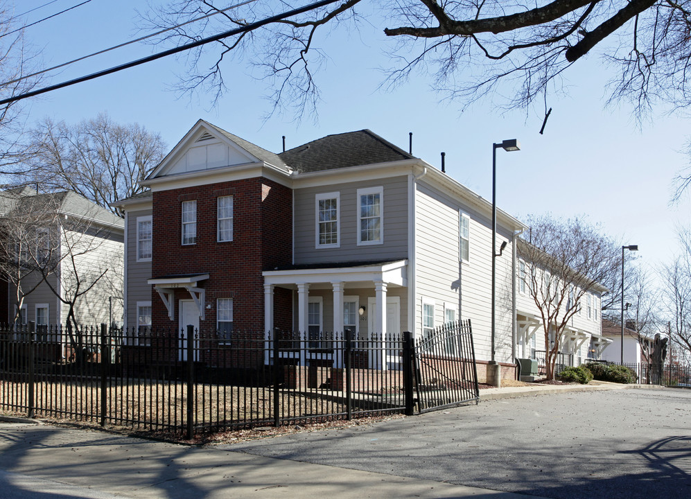 Presley Place in Memphis, TN - Foto de edificio