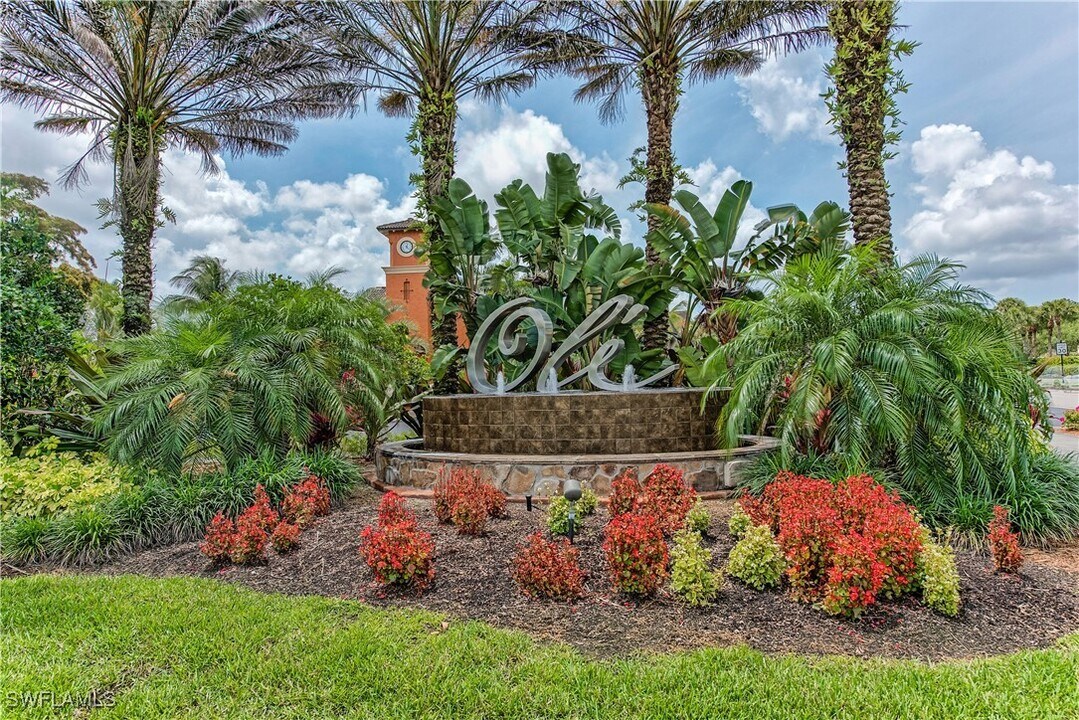 9067 Capistrano St N in Naples, FL - Building Photo