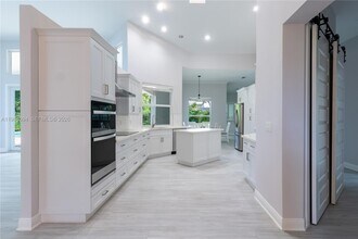 7440 SW 170th Terrace in Palmetto Bay, FL - Building Photo - Building Photo