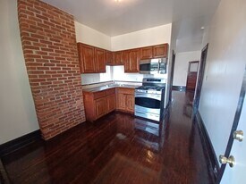 268 Bond St, Unit 268 Bond St. in Bridgeport, CT - Building Photo