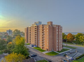 Lakeview Towers Residences in Leamington, ON - Building Photo - Building Photo
