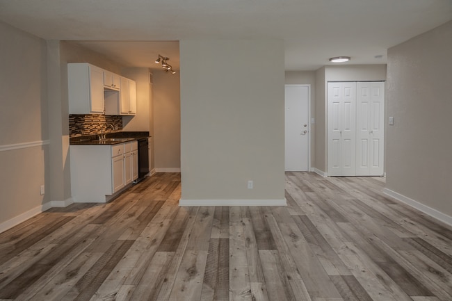 The Towers at Gateway City in St. Louis, MO - Foto de edificio - Building Photo