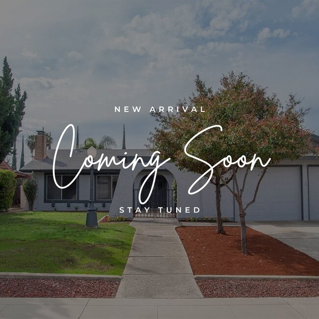 949 W Evergreen Ct in Visalia, CA - Foto de edificio - Building Photo