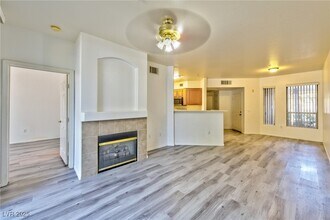 7111 S Durango Dr in Las Vegas, NV - Building Photo - Building Photo