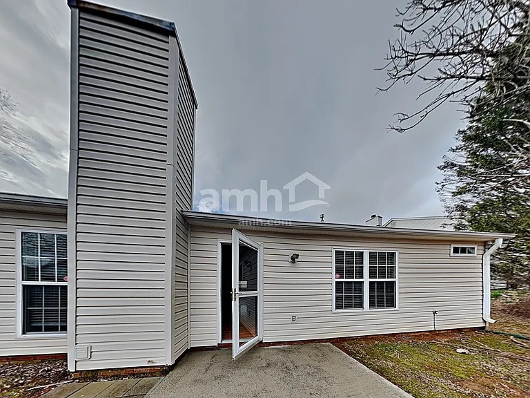 23 Ashridge Way in Simpsonville, SC - Building Photo