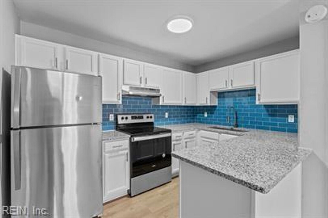 9609 18th Bay St in Norfolk, VA - Building Photo