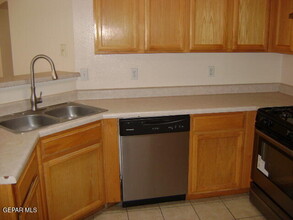 3436 Tierra Cromo Rd in El Paso, TX - Building Photo - Building Photo