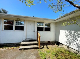 6939 NE Grand Ave in Portland, OR - Building Photo
