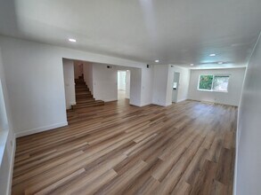 18126 Miranda St in Tarzana, CA - Building Photo - Building Photo