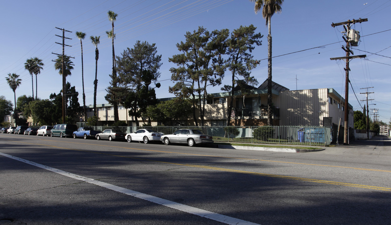 Villa Nova Apartments in North Hollywood, CA - Foto de edificio