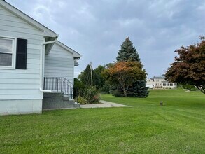 60 Bloomingrove Dr in Troy, NY - Foto de edificio - Building Photo