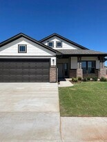 13313 SW 5th St in Yukon, OK - Building Photo