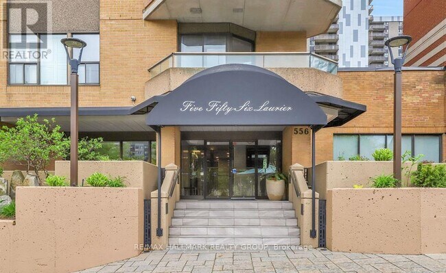 556 Laurier Ave W in Ottawa, ON - Building Photo - Building Photo