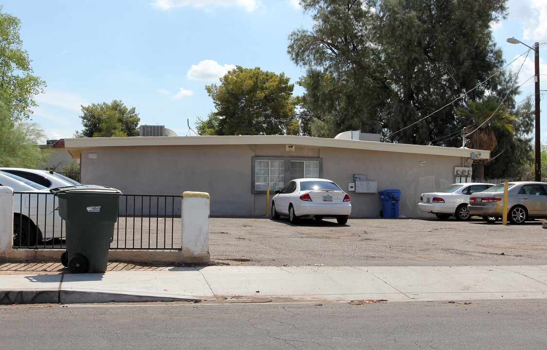 Camelback Six in Phoenix, AZ - Foto de edificio