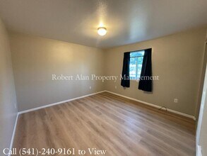 35 SE 18th St in Pendleton, OR - Building Photo - Building Photo
