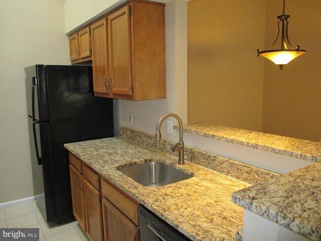 7502 Ashby Ln-Unit -K in Alexandria, VA - Building Photo - Building Photo