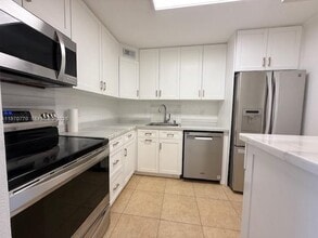 5020 NW 79th Ave in Doral, FL - Building Photo - Building Photo