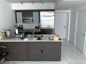 500 Brickell Ave-Unit -1206 in Miami, FL - Building Photo - Building Photo
