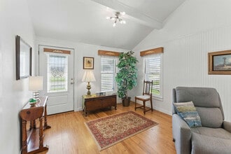 175 Fredericksburg Rd in New Braunfels, TX - Foto de edificio - Building Photo