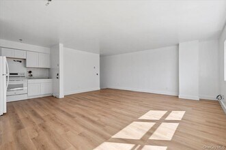 36 Main St in Sag Harbor, NY - Building Photo - Building Photo