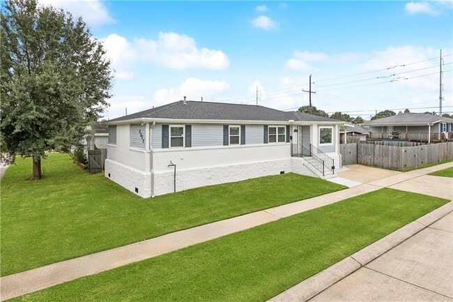 3577 W Louisiana State Dr in Kenner, LA - Foto de edificio - Building Photo