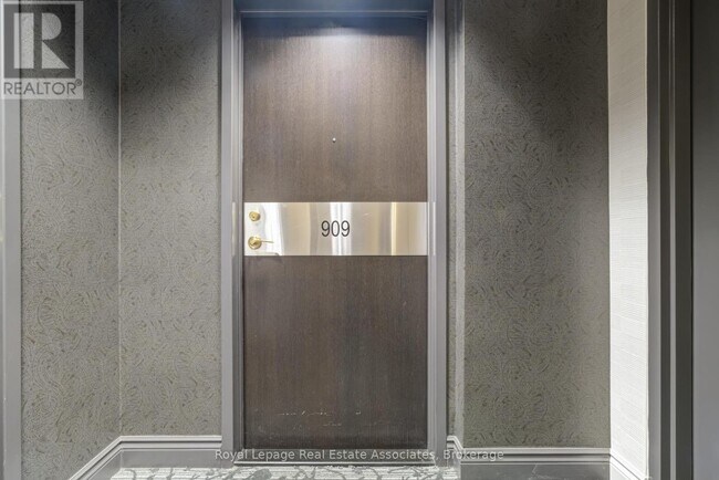 1 Belvedere Ct in Brampton, ON - Building Photo - Building Photo