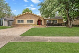 15911 Mill Point Dr in Houston, TX - Building Photo