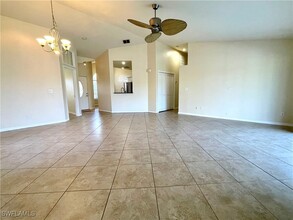 12781 Eagle Pointe Cir in Ft. Myers, FL - Foto de edificio - Building Photo