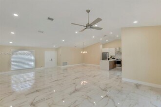 10425 NW 48th Manor in Coral Springs, FL - Building Photo - Building Photo