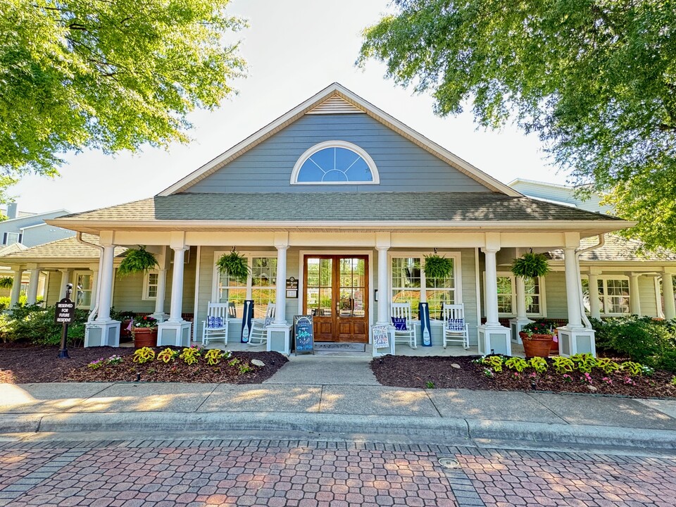 Village at Lake Wylie in Lake Wylie, SC - Foto de edificio