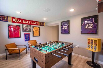 1020 E Diamond Way in Sandy, UT - Foto de edificio - Building Photo