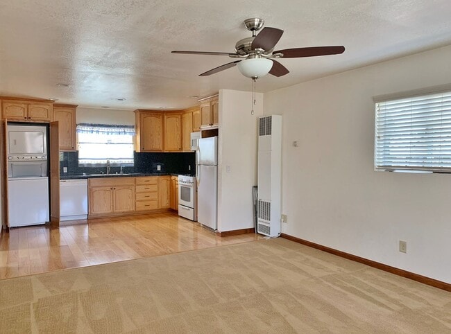 1691 Albion Ct in Hollister, CA - Building Photo - Building Photo