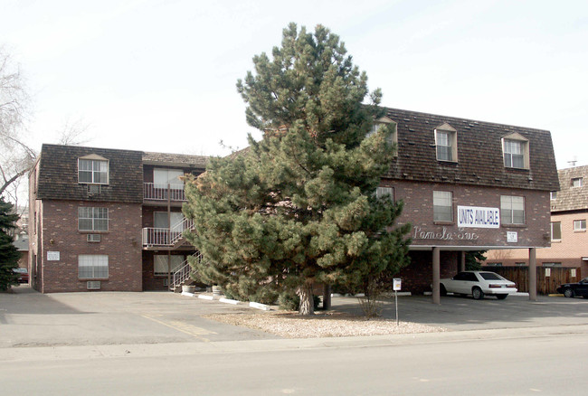 Pamela Sue Apartments in Englewood, CO - Foto de edificio - Building Photo