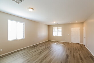 7210 W St Charles Ave in Phoenix, AZ - Building Photo - Building Photo