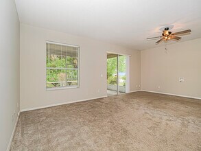 7916 105th Ct in Vero Beach, FL - Building Photo - Building Photo