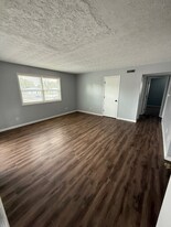 491 N 5th St in Breese, IL - Building Photo