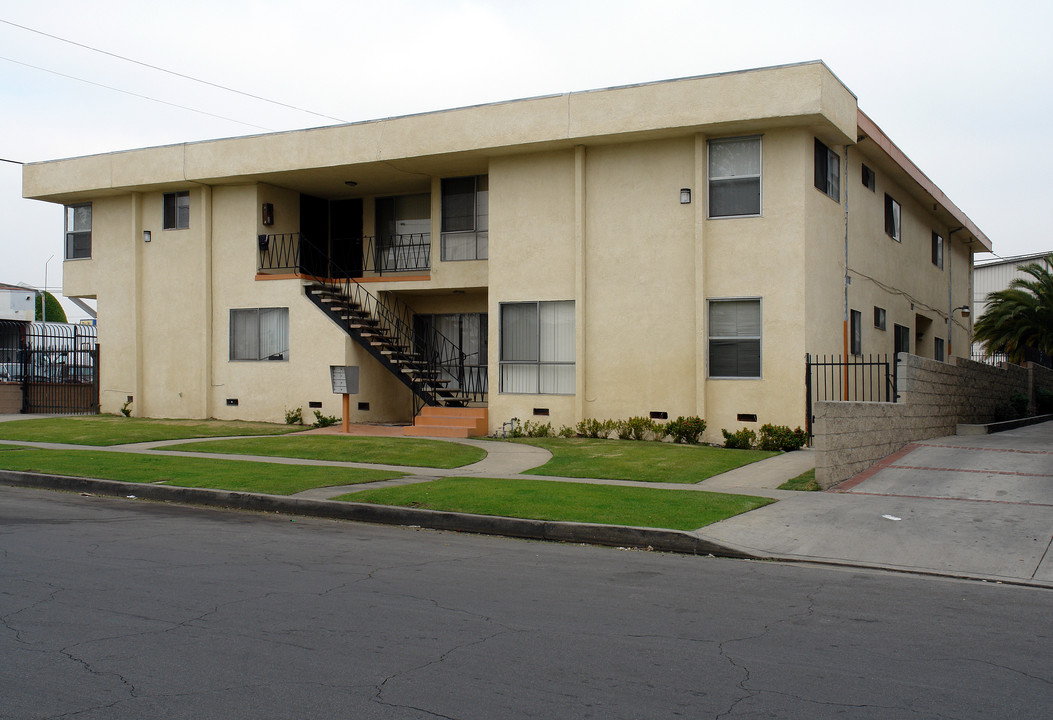 233 E Buckthorn St in Inglewood, CA - Foto de edificio