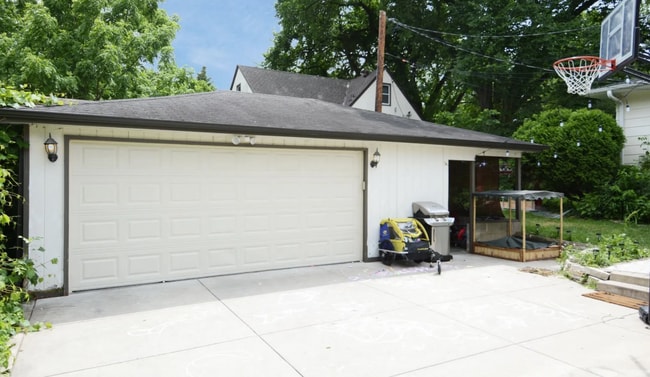 property at 145 W Diamond Lake Rd