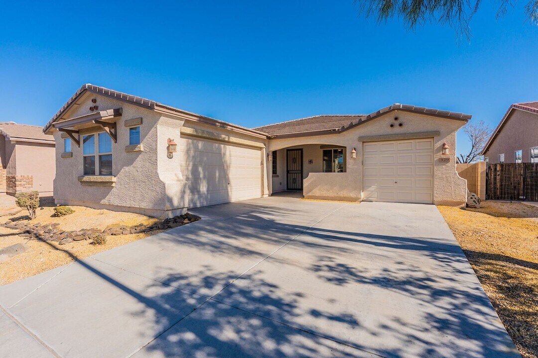 329 S 172nd Dr in Goodyear, AZ - Building Photo