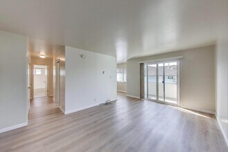 100 Millbrae Ave in Millbrae, CA - Foto de edificio - Building Photo